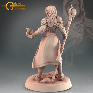 Female Battlemage - 28mm or 32mm Miniatures