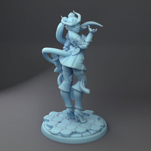 Magical Tiefling Girl      28mm or 32mm Miniatures
