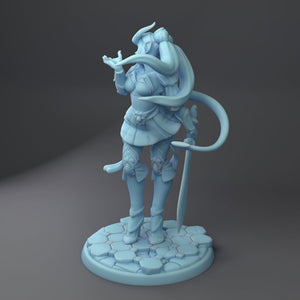 Magical Tiefling Girl      28mm or 32mm Miniatures
