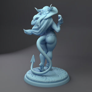 Stacy's Mom Beach Sexy Succubus      28mm or 32mm Miniatures